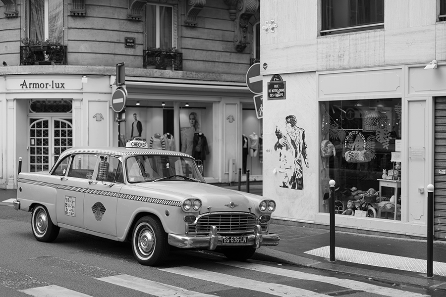 Yellow Cab in Paris